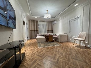 ПРОДАЕТСЯ ДОМ
Сайрам
(Буз Базар / British School)
3,2 сотки
213 м²