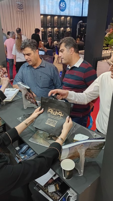 آگهى نامه نوین روز: رسانه پست