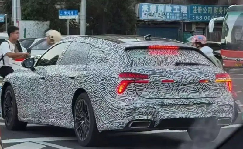Audi готовит крупный универсал A7L Avant 3