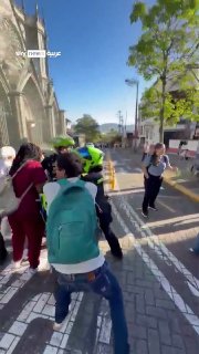 האדמה רעדה מתחת לרגליהם... צילומים עוצרי נשימה מרעידת האדמה החברתית של קולומביה