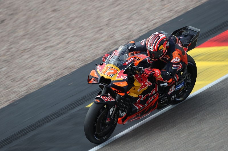 🚀 Кто в деле? Как контрактные споры в MotoGP влияют на гонщиков?В субботу мельк