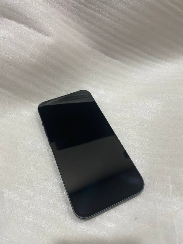 Продам iPhone 13 128gb в идеальном состоянии батарея 89% не вскрывался, без сколов и малейших царапи