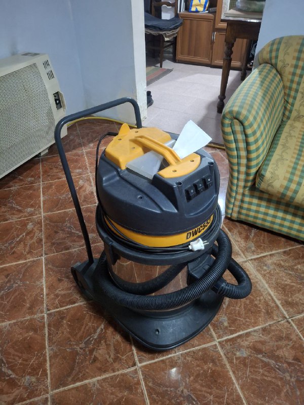 Продам пылесос который предназначен для сухой и влажной уборки