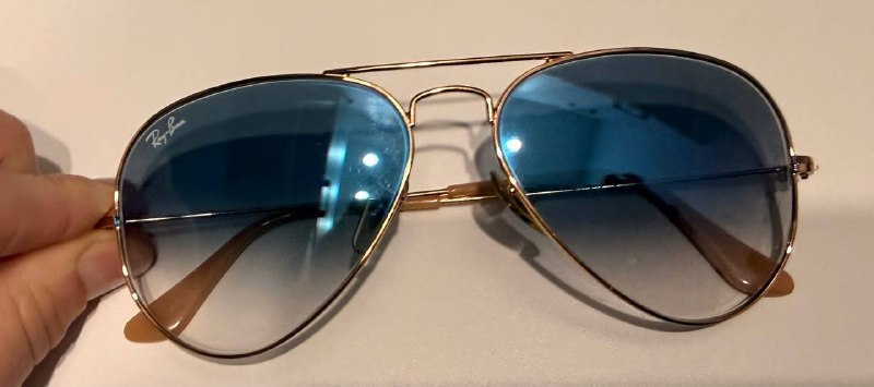 Ray ban оригинальные в новом состоянии (без чехла) на женское лицо или на подростка, всего 200 лари — фото 1