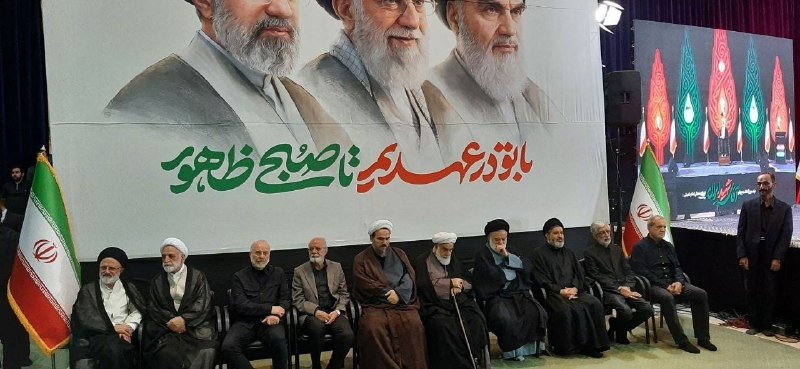 اصلاحات نیوز - رسانه: 📸 تصویری از روسای قوا در کنار فرزندان رهبر شهید انقلاب در مراسم بزرگداشت چهلمین روز خاکسپاری قائد شهید_اصلاحات نیوز ✅ @E