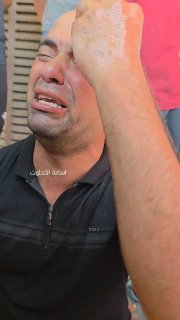 الصحفي أحمد غانم ينهار بعد استشهاد ابن أخته في غزة