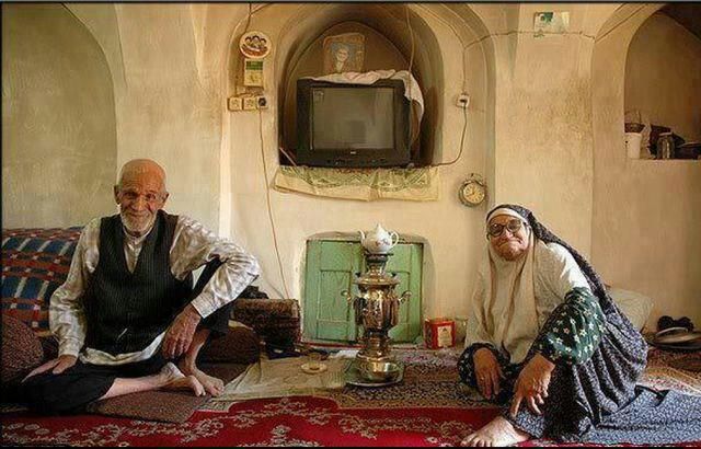 👉🏾به نام زن👈🏾: 🌬تمام دنیا را بگردیهیچکس جز مادردوستت نخواهد داشت...از آن دوست داشتنهای تمام نشدنی !تمام دنیا را بگردیهیچکس جز پدر غصه