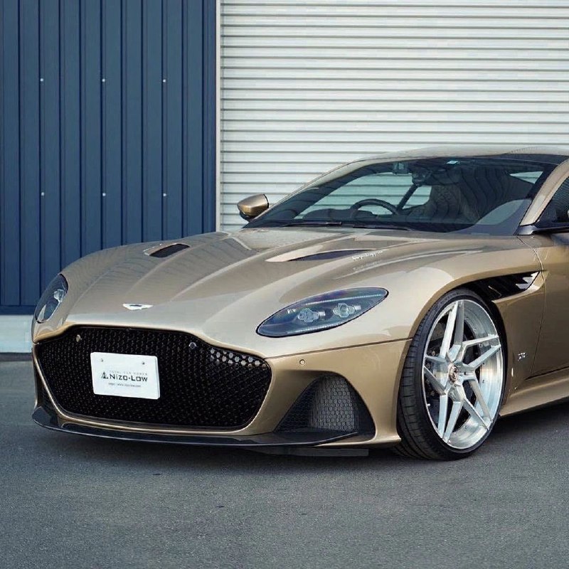 Aston Martin DBS 2