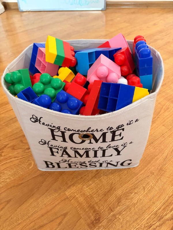 Коробка с конструктором