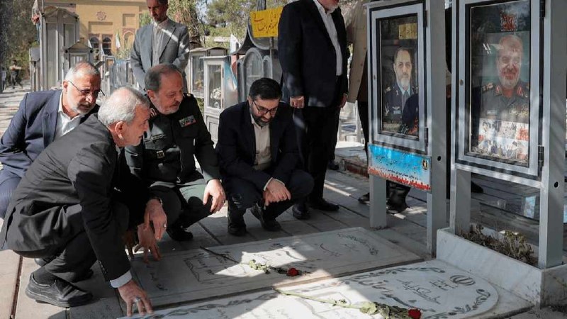 آخرین خبر تهران: حضور رئیس جمهور بر مزار شهیدان نصیرزاده و خرازی🔹️رئیس جمهور، در آستانه هفته دولت با حضور در بهشت زهرا (س)، بر سر مزار شه
