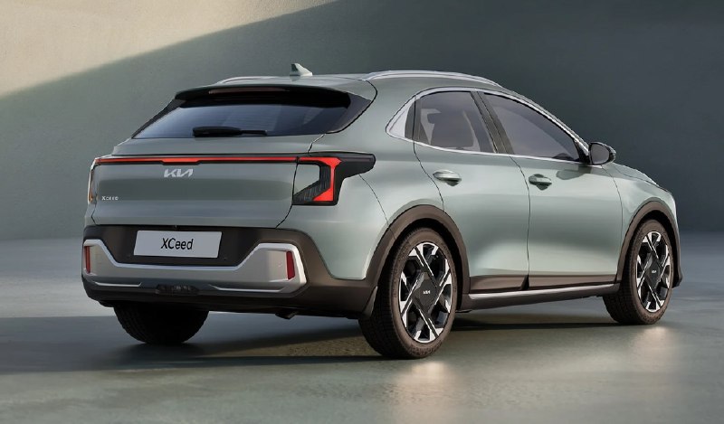 Kia показала обновленный кросс-хэтчбек XCeed 2