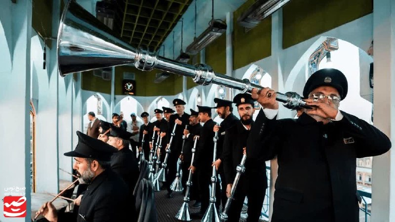 صبح توس اخبار خراسان رضوی: 🔔 نقاره‌های حرم‌ مطهر رضوی بعد از ۶۳ روز طنین انداز شد🔹 با پایان ایام سوگواری ماه‌های محرم و صفر، آیین سنتی نقاره‌زنی در