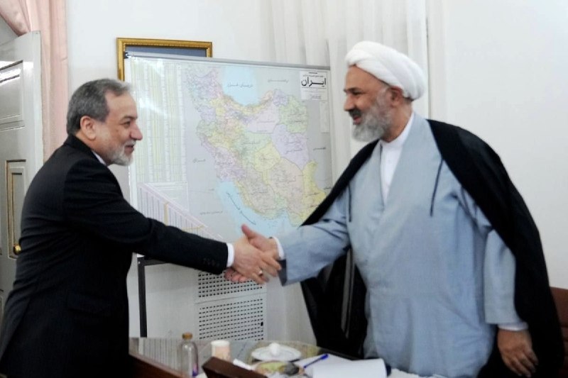 شهرآرانیوز: 🔶مجمع نمایندگان شرق کشور پیگیر رفع موانع همکاری با همسایگان شد | تأکید عراقچی بر تقویت دیپلماسی استانی 👤حسن علی اخلاقی ا