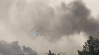 קולות הציוד המתפרק עדיין נמשכים בתוך המחנה כשהאש מתרחבת.