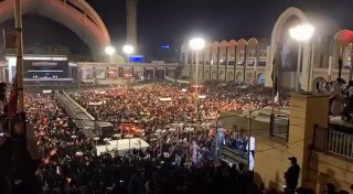 - 🇮🇷 חדש: נהיה יותר ויותר צפוף באולם התפילה של טהראן, שכן תפילת הלוויה של השהיד האייתוללה חמינאי תתקיים ב…
