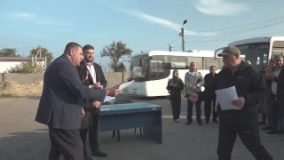 ולדימיר סלדו: יום מאושר של כביש ועובדי תחבורה עירוניים & #33; באזור ח'רסון, העבודה של נהג דורשת לא רק מיומנ…
