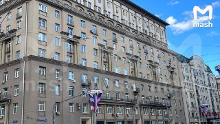 Квартиру Владимира Высоцкого продают за 170 млн рублей — за эти деньги покупателей ждут убитые 120 квадратов в центре Москвы, проблемы с отоплением, стояками и вентиляцией.  По данным Mash, жильё на 1-й Тверской-Ямской молит о капремонте — сохранился тольк