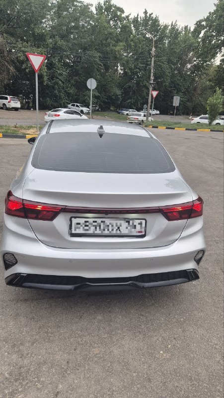 Продам kia cerato 2021 конец - модельный ряд 2022 в идеальном состоянии + комплект зимней резиной на дисках, все вопросы по телефону 89889459317 - фотография - 2