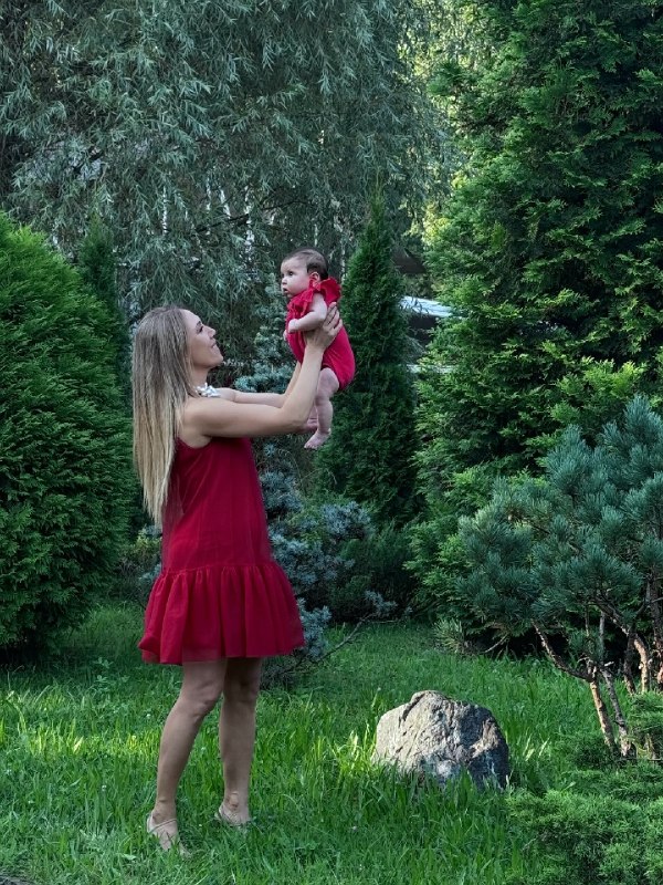 Карина Кокс впервые за долгое время поделилась фотографиями со своим малышом: «Н