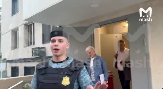 Олег Газманов заявил в суде, что не знал о схеме с уходом от налогов — и обвинил бывшего концертного директора в пропаже 15 миллионов рублей.Артист сцепился с экс-менеджером Дмитрием Царенко в Хорошевском суде Москвы. Газманов лично пришёл на заседание как