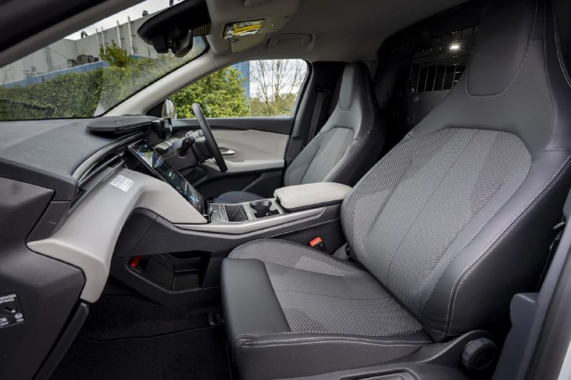 Электрический Ford Explorer превратили в фургон 4