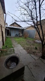 Продаётся 2 дом, 1,8 соток, в Яшнабадском районе, недалеко от метро.