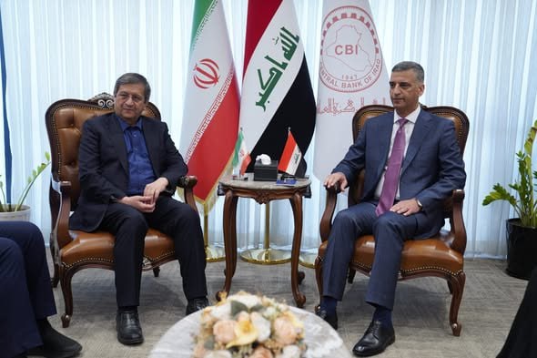 مطالعات عراق: ♦️رئیس بانک مرکزی عراق با همتای ایرانی خود دیدار و در مورد چشم‌انداز همکاری‌های مالی و بانکی گفتگو کرد.- در این دیدار، س