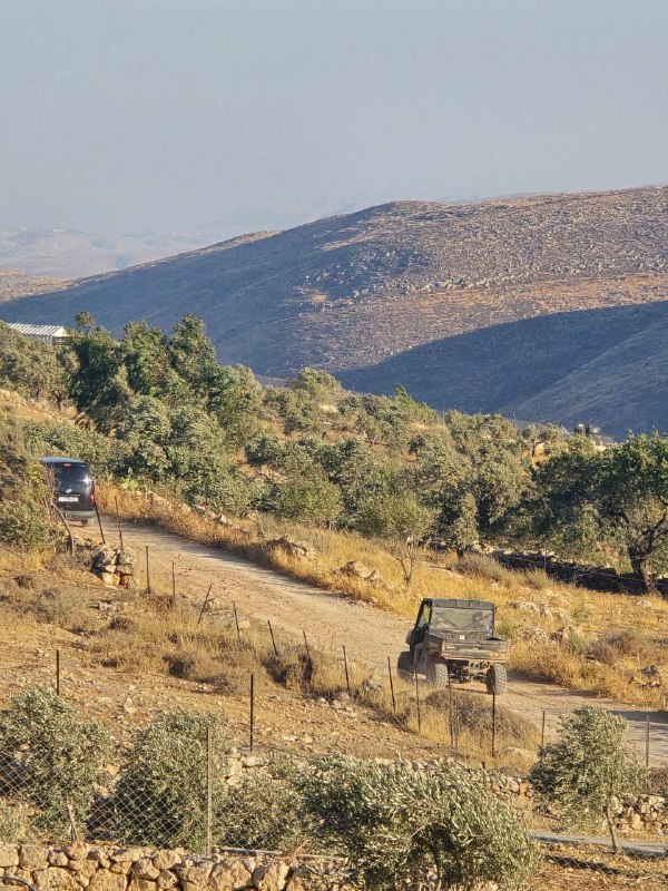 מתנחל יערביד באזור המזרחי של העיירה בית פוריק, מזרחית לשכם.