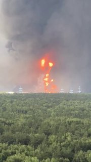 Ukrainian drones once again struck the Kapotnya refinery in Moscow, sparking at least two, possibly three, major fires and halting operations at the Gazprom Neft site. Fires engulfed large parts of the refinery, while surrounding objects were also damaged by air defense action or shrapnel from explosions. The facility is a key fuel supplier for the Russian capital, about 500 km from Ukraine.