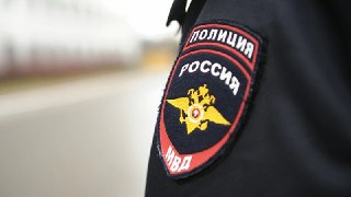 В Думе хотят снова ужесточить миграционное законодательство — несмотря на серьезный дефицит рабочих рук, который грозит РФ замедлением экономики  В Госдуму внесли законопроект, который позволит аннулировать вид на жительство (ВНЖ) или разрешение на временн