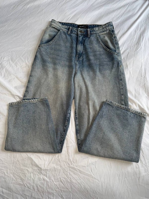 Джинсы 20 лар, платья 10 лар, майки 5 лар