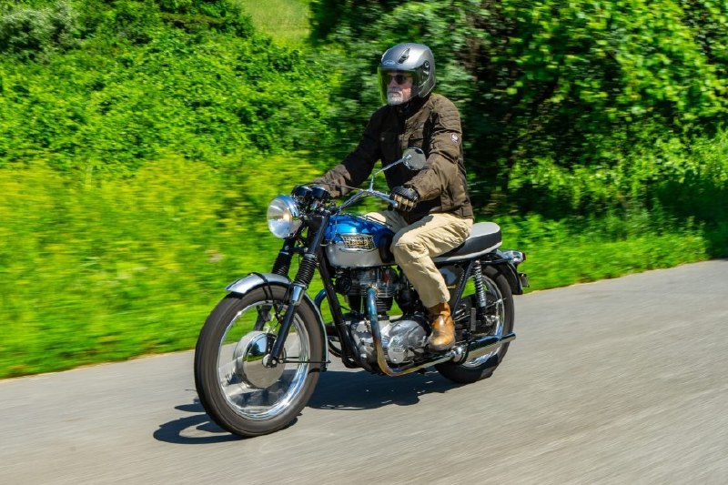 🚦 Triumph в ретро-стиле: 1965 Bonneville T120C Competition Sports – история, ко