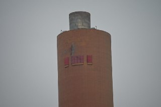 Ночью в Эстонии дрон врезался в дымовую трубу электростанции в Аувере, пострадавших и повреждений электростанции нет, дрон залетел из России, но не был нацелен на Эстонию — ERR со ссылкой на эстонские власти и компанию Enefit PowerВ Латвии упал беспилотник