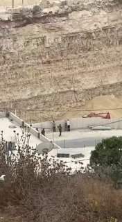 עקוב | כוחות ישראל עוצרים ארבעה צעירים באזור "עין דיר" במרכז חברון.