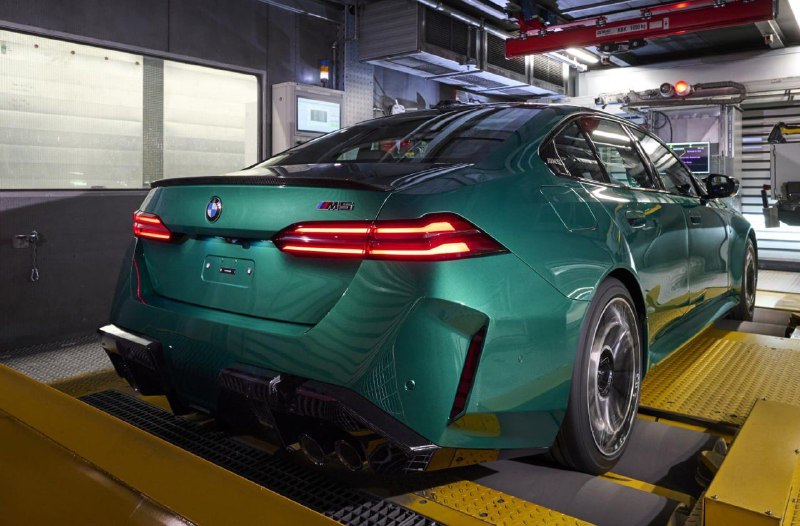 На конвейер встал BMW M5 нового поколения G90 2