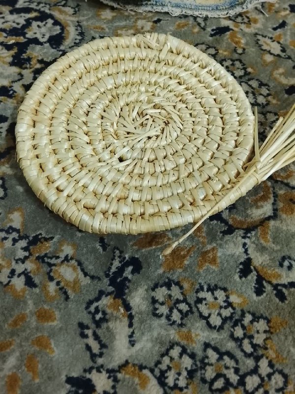 بجستان فردا: ⭕️ سبد بافی با سفاله گندم(ساقه گندم)توسط مادر نود ساله در روستای بقچیر بجستان✅«#کانال_بجستان_فردا » 👇🆔 @bajestanfarda⭕️