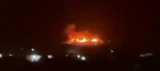 החות'ים של תימן ירו שישה טילים בליסטיים לעבר נמל מוקה שבידי הממשלה על חוף הים האדום.