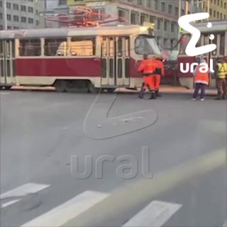החשמלית ירדה מהפסים בצומת שפסקיה ואנטוזיאסטוב. עכשיו יש פקק של חשמליות אחרות. מספר מסלולים התעכבו. אם הייתם…