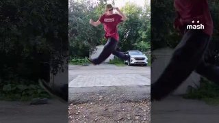 Подростки би-бои из Свердловской области разорвали фесты своими выступлениями на одной сцене с Токсисом, Антохой МС и другими хедлайнерами. Они ворвались в высшую лигу благодаря ролику в соцсетях, который они сняли на школьном конкурсе.17-летний Валера, ег