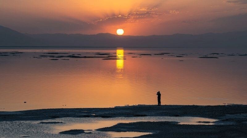 اخبار آذربایجان غربی: دریاچه ارومیه چگونه در برابر تبخیر ایستاد؟🔹️تزریق بیش از ۴ میلیارد مترمکعب آب حاصل از رواناب‌های فصلی، رهاسازی سدها و با