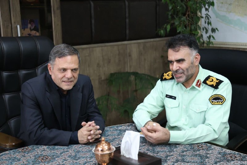 زنجانی بهتر: 💠 دیدار استاندار زنجان با فرمانده انتظامی استانسید محسن صادقی، استاندار زنجان، با سردار مرتضی عباسی، فرمانده انتظامی است