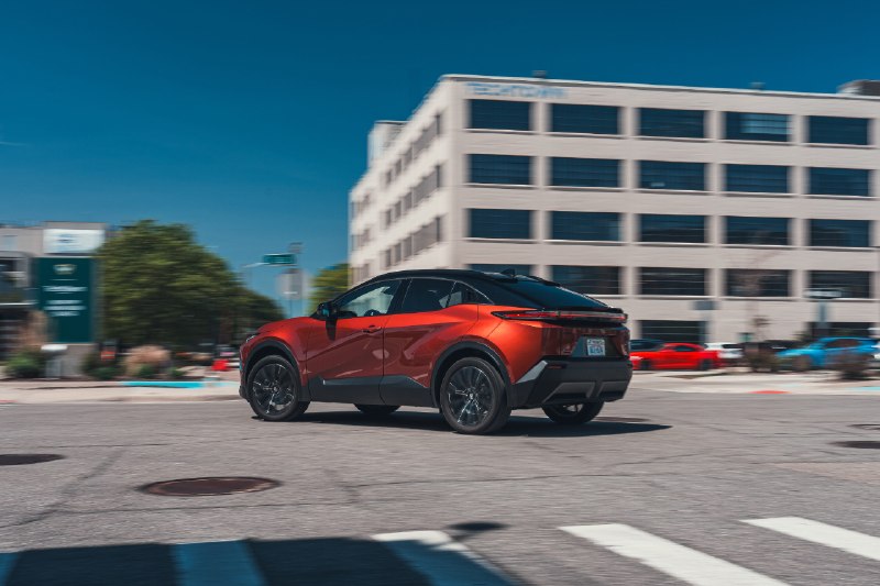 Спортивный электрокроссовер Toyota? Вот тут мы в редакции и прищурились. По данн