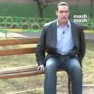 На героя мема "Уот так вот" Александра Невского подали в суд в США из-за пенсионных отчислений для продюсеров и сценаристов его фильмов — актёр около года отбивался от претензий, но в итоге пошёл на мировую.Гильдия продюсеров и сценаристов обратилась в суд