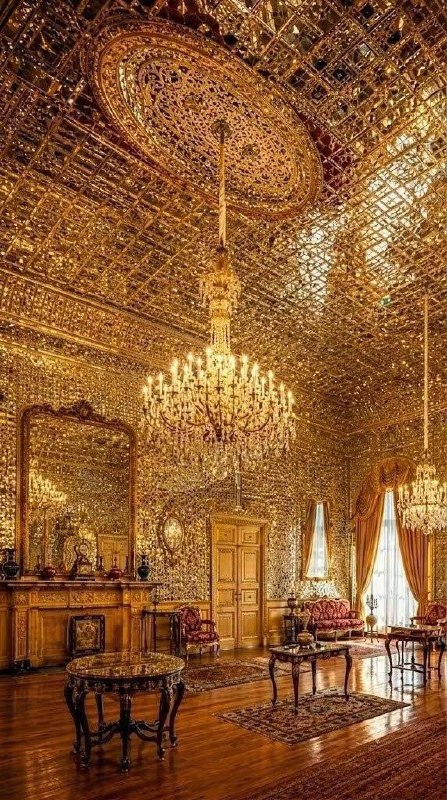 آژانس هواپيمايى ويدا گشت: کاخ گلستان، تهران یکی از زیباترین بناهای تاریخی تهران از دوران قاجار، با تالارهای آینه‌کاری و کاشی‌کاری‌های رنگارنگ؛ ثبت
