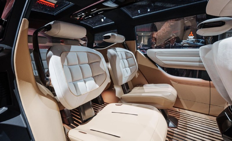 Mitsubishi Elevance — кроссовер будущего с четырьмя моторами 6