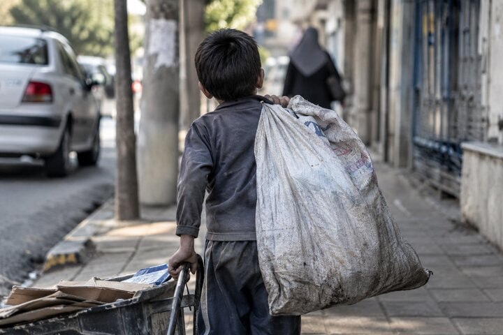شبکه اطلاع رسانی دانا: از خیابان تا کارگاه؛ ۲۸۰۸ کودک بازمانده از تحصیل به مدرسه میروند🔺۲ هزار و ۸۰۸ کودک بازمانده از تحصیل در جامعه هدف بهزی