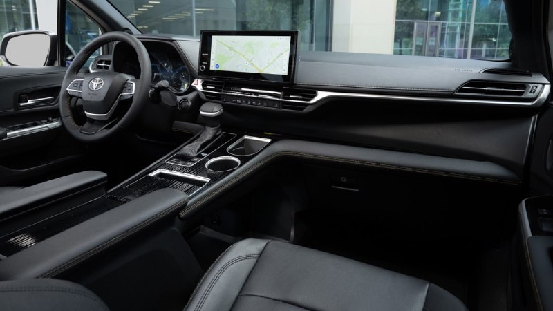 Toyota Sienna обновилась и подорожала 4