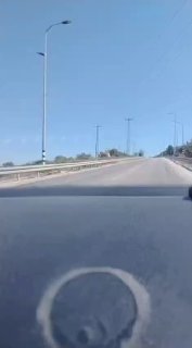 דחפור של צבא הכיבוש עוקר מספר עצים שנותרו לאורך כביש ההתנחלות סמוך לכניסה לעיירה דיר איסטיה, צפונית מערבית…
