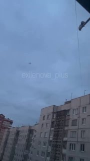 Russians watch a Ukrainian FP-1 long-range strike drone maneuver through the Moscow region this morning on its way toward a target. They seem quite impressed 😆