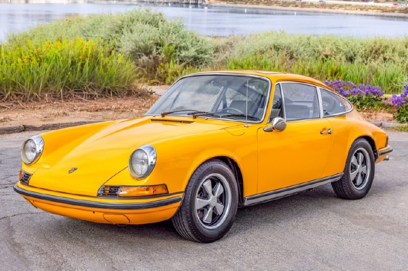 🚗✨ 1970‑й Porsche 911T Coupe – почти как живой памятник автомобильной истории.